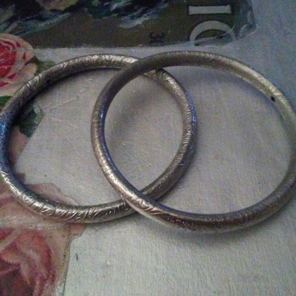 Vintage Silver metal round bracelets - Picture 4 of 4